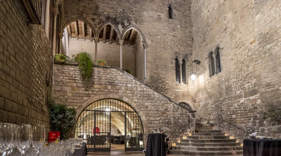 cena medieval en palau requesens