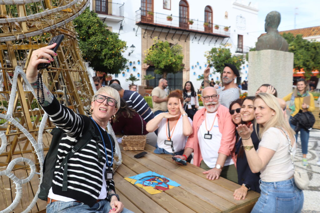 grupo de personas en actividad team building para empresas