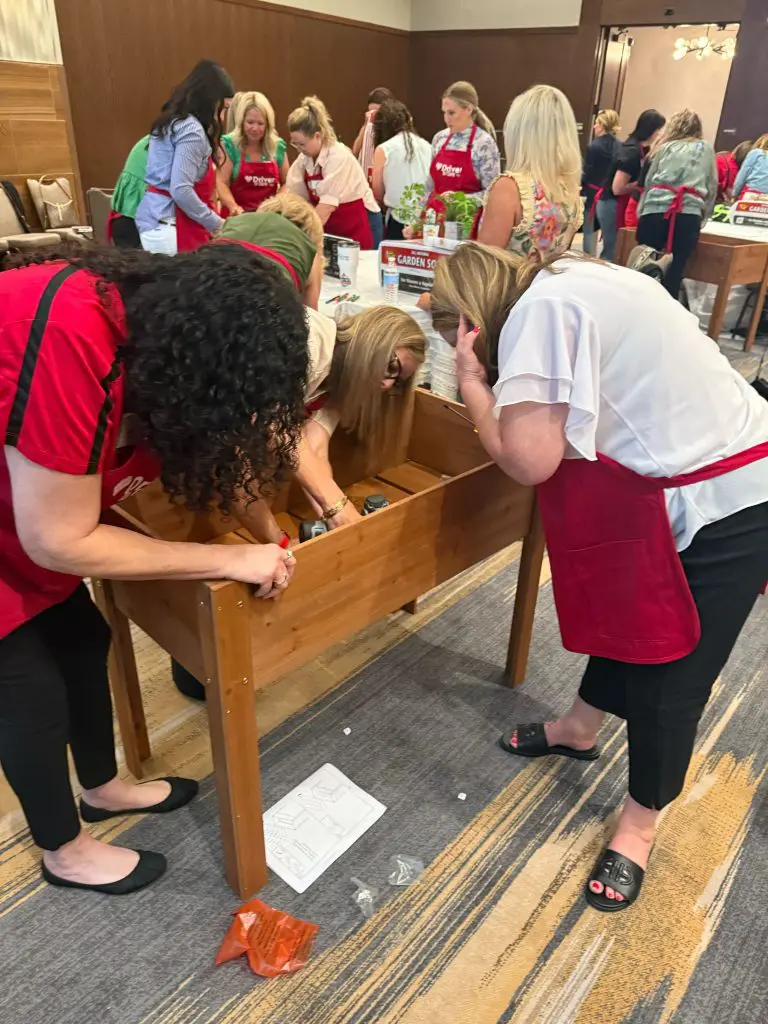 huerto urbano programa team building de construcción de jardineras rsc