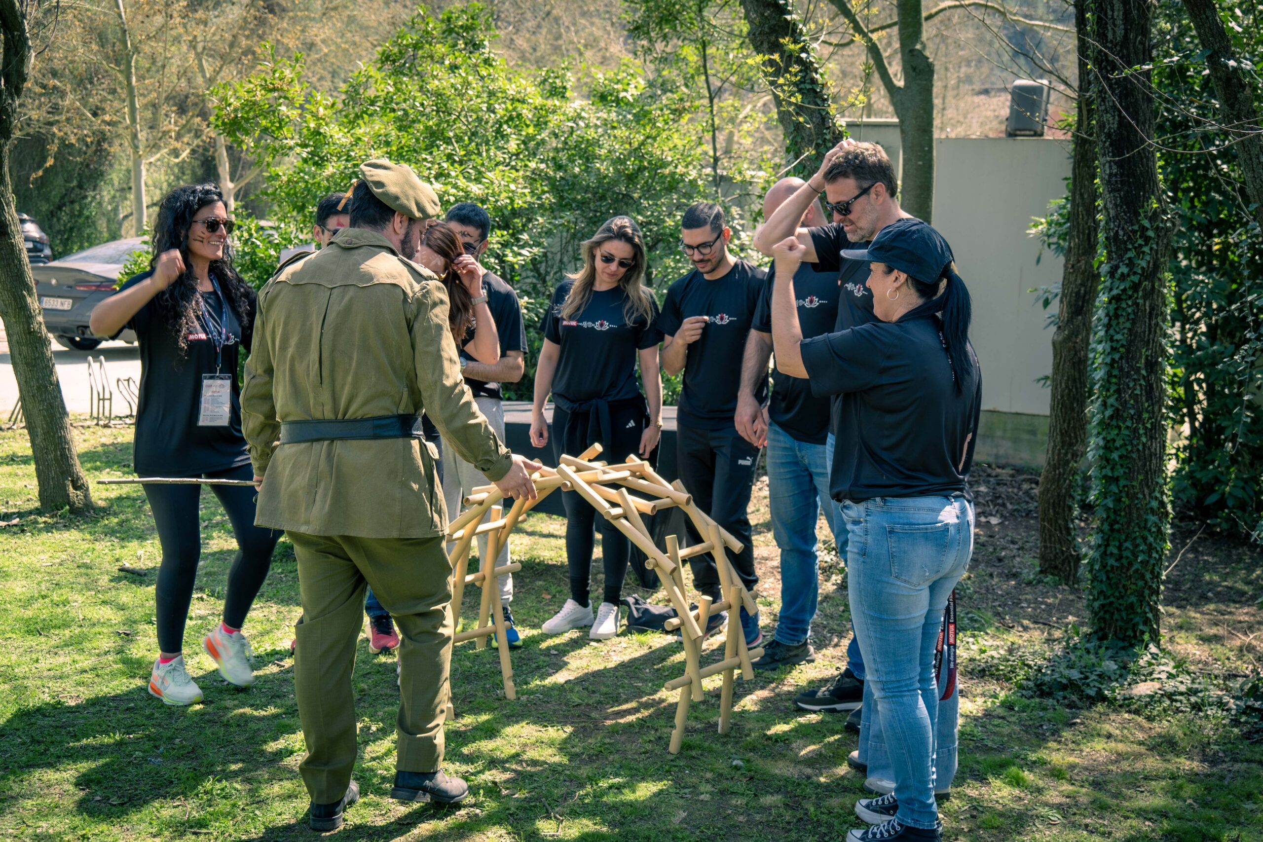 Participantes en el team building militar Defcon Team para empresas en entornos naturales de Barcelona